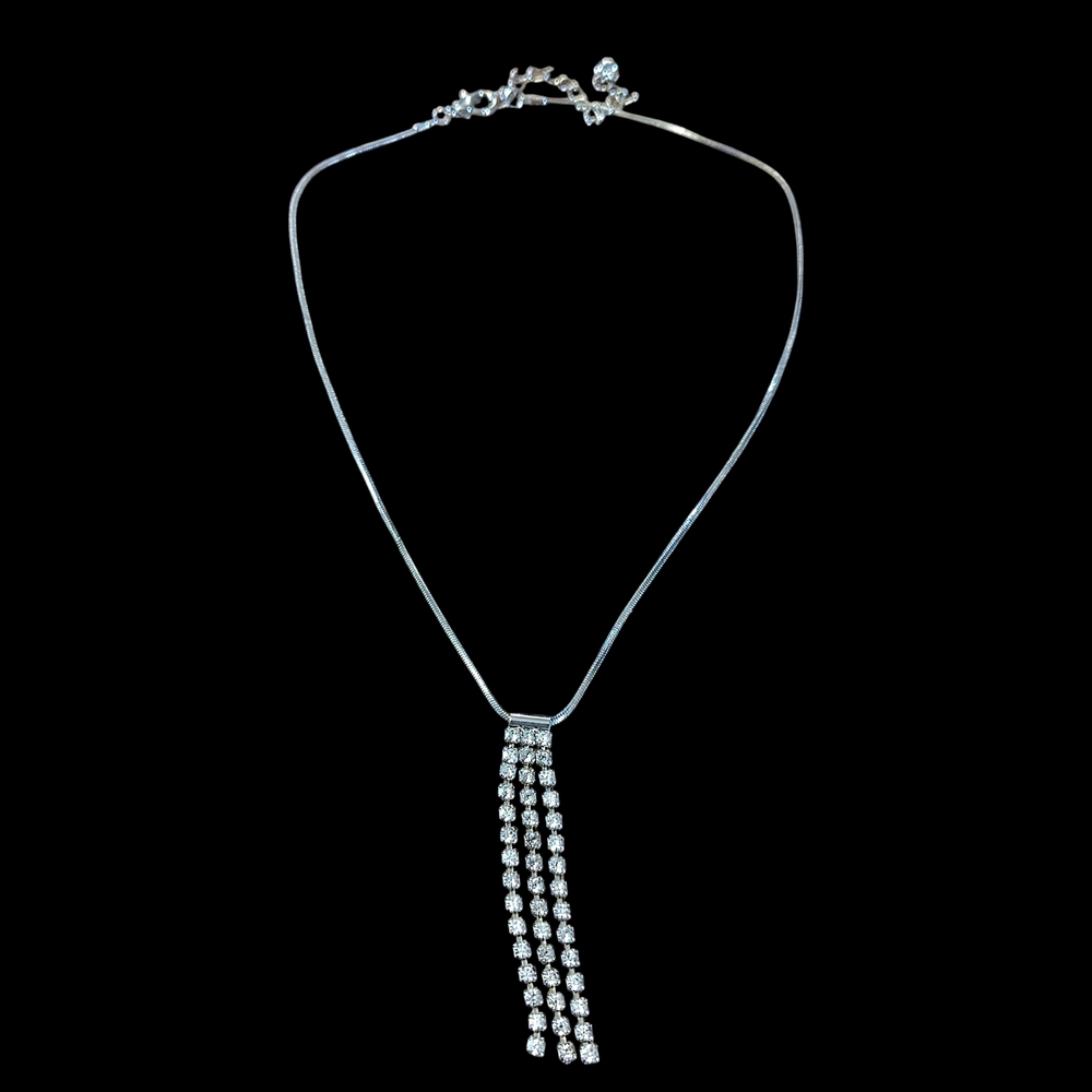 Elegant Silver Necklace with Crystal Accents
